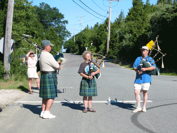 107_OrleansBagpipers